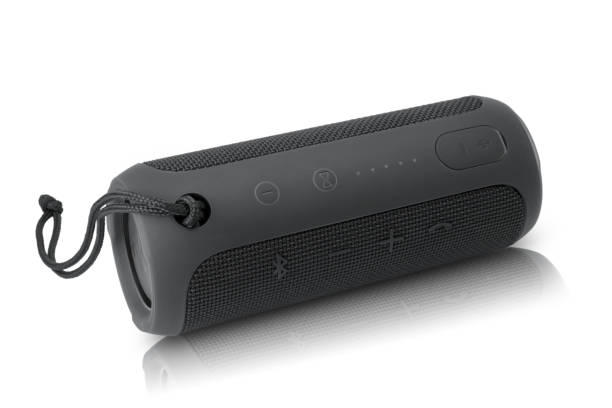 istock LAMPANG, THAILAND - 26 SEPTEMBER, 2017 - JBL Charge 2 Bluetooth Speaker- llustrative editorial - Clean black cylinder wireless speaker isolated on white background with Clipping path. 1062067432