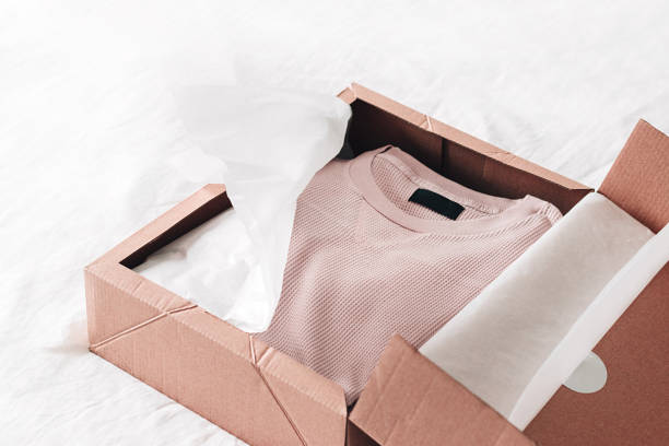 online shopping - t shirt shirt pink blank imagens e fotografias de stock