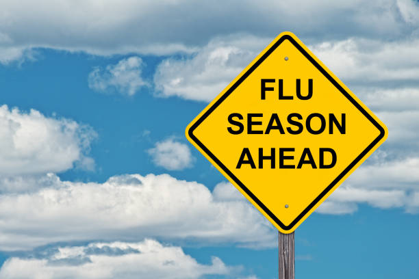 грипп сезон впереди предупреждающий знак - время года стоковые фото и изображения