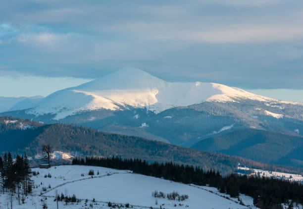 istock Evening winter cloudy day mountain ridge 1062155528