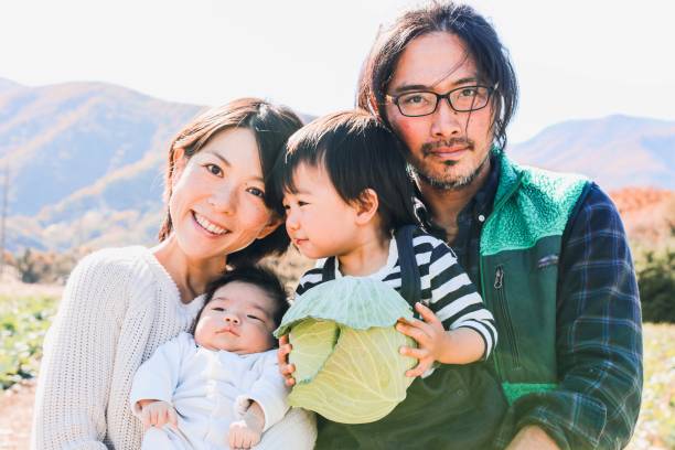 istock Japanese Families 1062164930