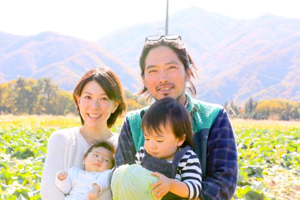 istock Japanese Families 1062164988