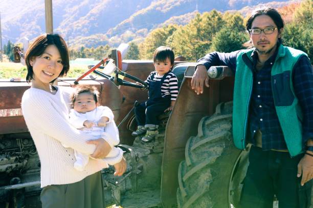 istock Japanese Families 1062165092