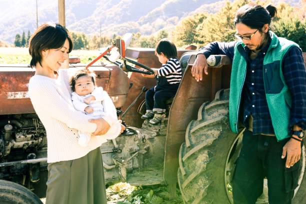 istock Japanese Families 1062165108