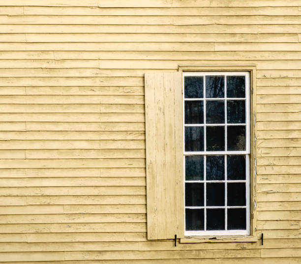 janela de casa à moda antiga - mullions - fotografias e filmes do acervo