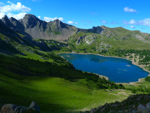 lake allos, mercantour national park - mercantour national park imagens e fotografias de stock