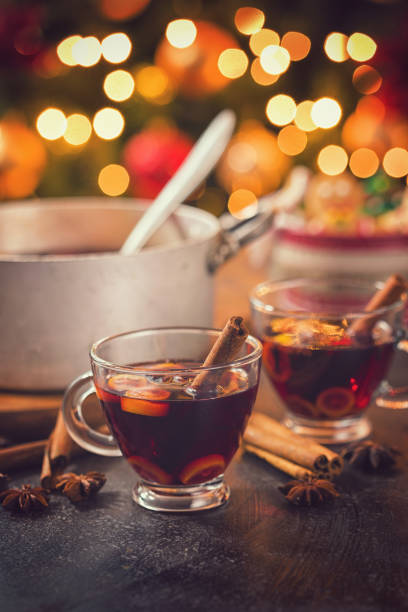 クリスマス ホットワイン - mulled wine christmas tea heat ストックフォトと画像