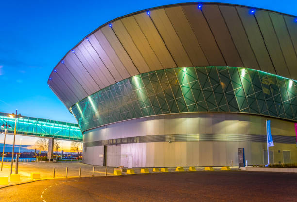 view of the echo convention center in liverpool, england - liverpool stadium built structure building exterior imagens e fotografias de stock