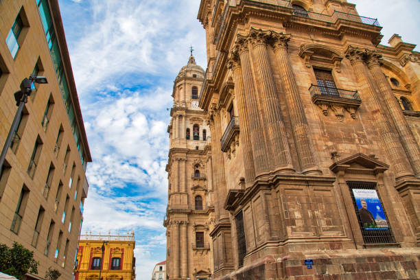 catedral central de málaga - catedral de la encarnacion fotografías e imágenes de stock