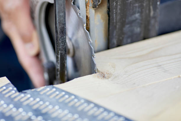 istock Saw Blade cutting Wood 1062357710
