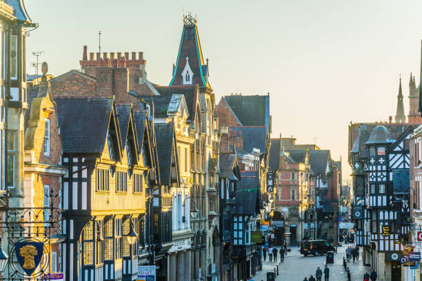 traditional tudor houses alongside the eastgate street in the central chester during sunset, england - mansion tudor style non urban scene residential structure imagens e fotografias de stock