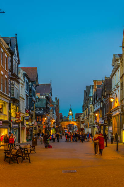 sunset view of traditional tudor houses alongside the eastgate street in the central chester, england - mansion tudor style non urban scene residential structure imagens e fotografias de stock