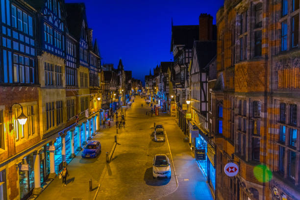 sunset view of traditional tudor houses alongside the eastgate street in the central chester, england - mansion tudor style non urban scene residential structure imagens e fotografias de stock