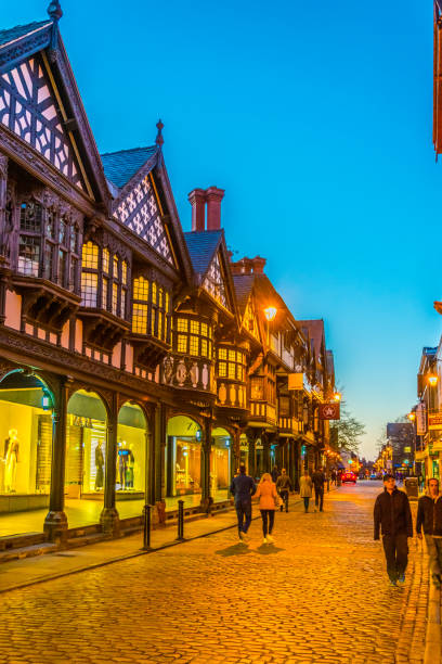 sunset view of traditional tudor houses alongside the northgate street in the central chester, england - mansion tudor style non urban scene residential structure imagens e fotografias de stock