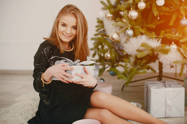 istock beauty christmas girl 1062421378