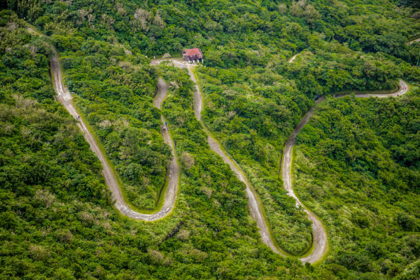 대만 산의 와인딩도 - steep road footpath moving down 뉴스 사진 이미지