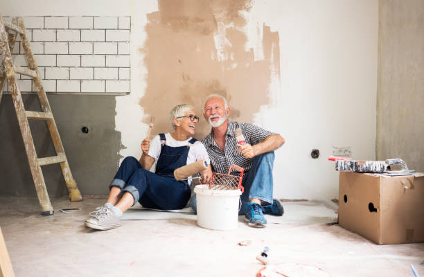 istock Couple remodeling their home 1062437118