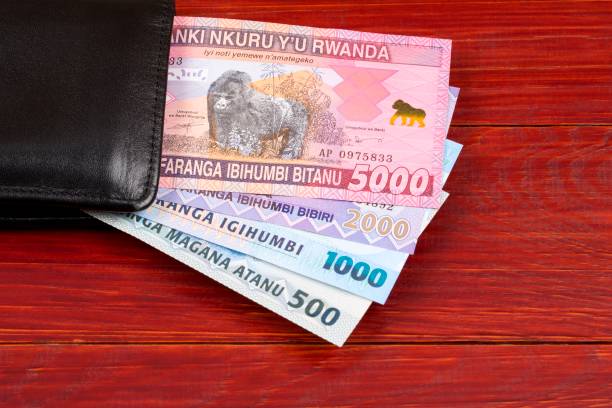 ruanda dinero en el monedero negro - french currency fotografías e imágenes de stock