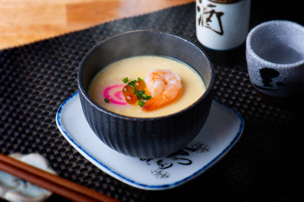 japanische gedünstet eier mit garnelen. - japanese tea cup stock-fotos und bilder