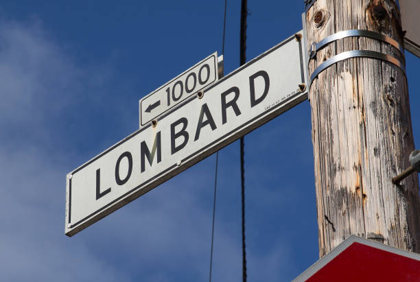 istock Famous Lombard Street 1062479586