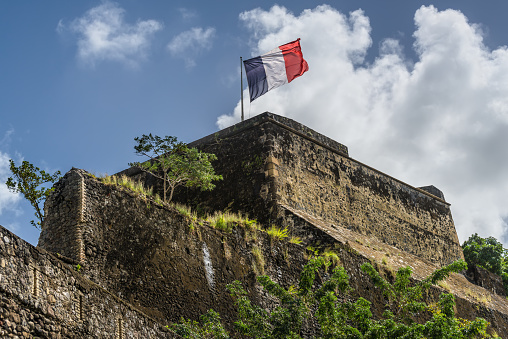 Bandera francesa en una tapa de Fort Saint Louis en Fort-de-France, Martinica photo