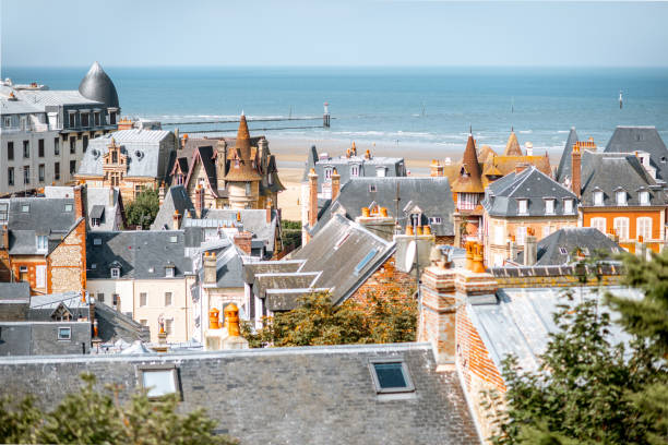 cityscape view oof trouville in france - oof imagens e fotografias de stock