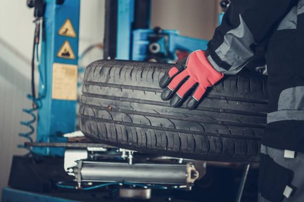 istock Seasonal Car Tires Change 1062567596