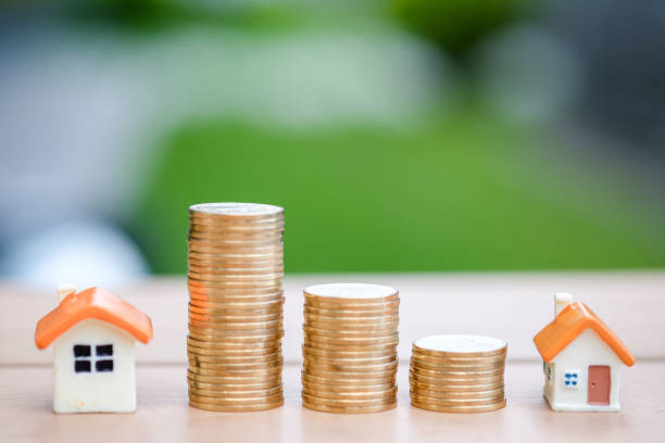 istock Different of size of house and stack coins. 1062575268