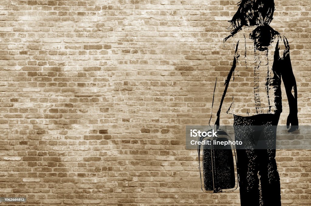 Graffiti/Schatten auf ein Brickwall zeigt eine Flüchtling Mädchen gehen mit ihren Koffer - Lizenzfrei Flüchtling Stock-Foto