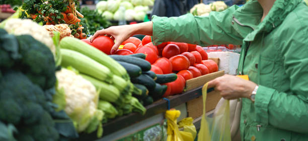 sales of fresh and organic fruits and vegetables at the green market or farmers market. citizens buyers choose and buy products for healthy food - leaf vegetable freshness vegetable market imagens e fotografias de stock