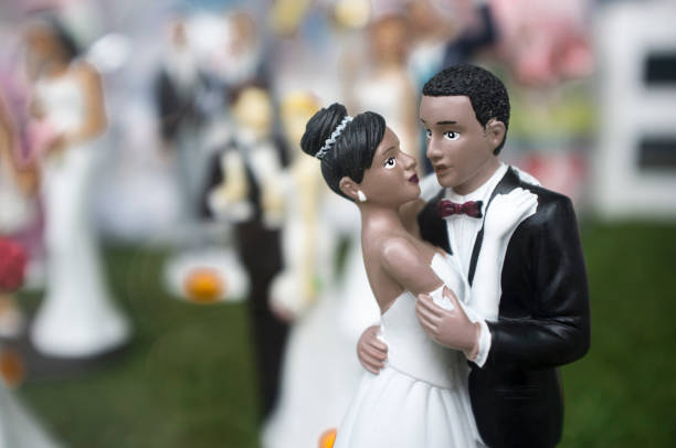 Wedding cake figurine with an african american bride and bridegroom dancing Wedding cake figurine with an african american bride and bridegroom dancing. Selective focus wedding cake close up macro stock pictures, royalty-free photos & images