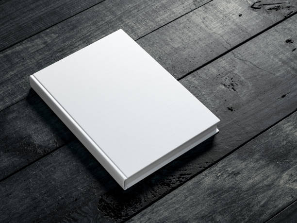 mockup libro bianco su sfondo tavolo in legno scuro - hardcover book foto e immagini stock