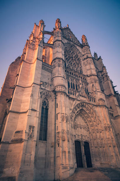 st. peter cathedral in beauvais - beauvais imagens e fotografias de stock