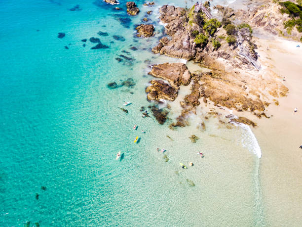 eine luftaufnahme von the pass und wategoes strand in byron bay - australia new south wales aerial view landscape stock-fotos und bilder