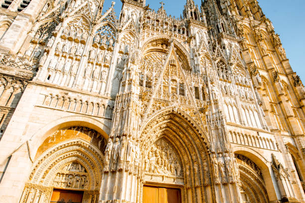 rouen cathedral in france - church close up paris france gothic style imagens e fotografias de stock