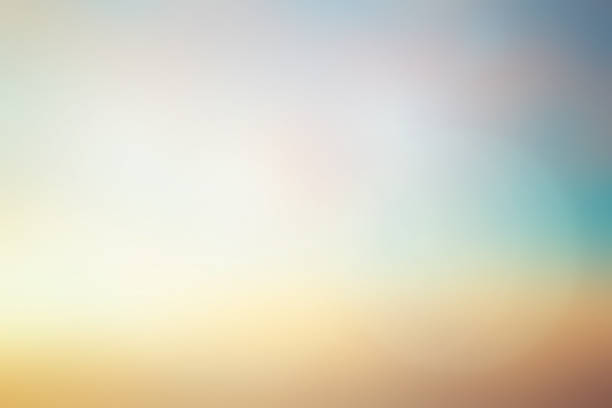 抽象模糊的早期陽光的茶色和金色天空背景與鏡頭耀斑光的設計項目作為橫幅, 介紹 - 柔軟 個照片及圖片檔