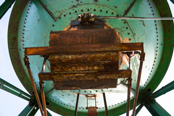 istock mobile green sand funnel in harbor 1062927580