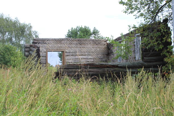istock old wooden house 1062941338