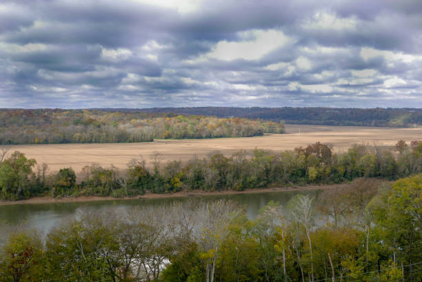 istock Cumberland River in middle tennessee 1062957390