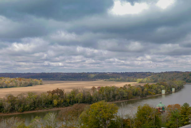 istock Cumberland River in middle tennessee 1062957412