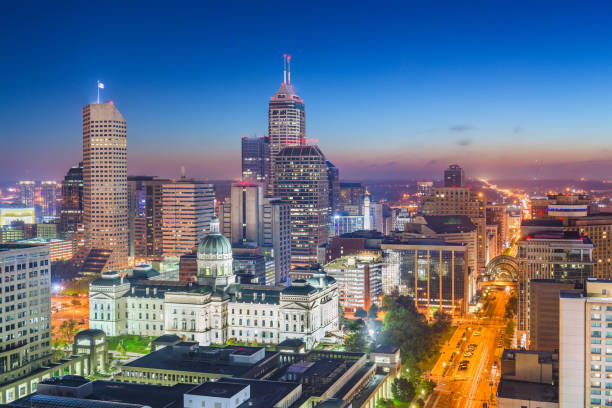 indianapolis, indiana, usa downtown skyline - indianapolis skyline cityscape indiana imagens e fotografias de stock