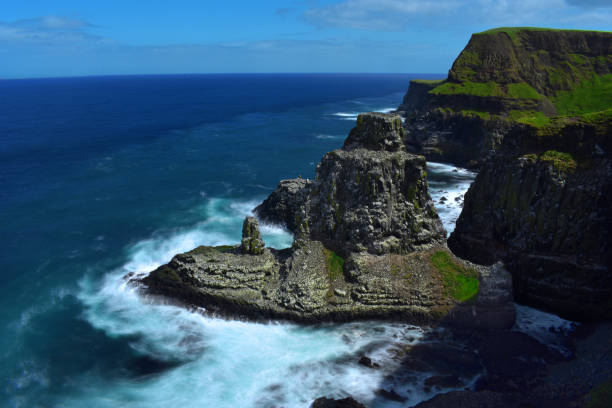 岩の多い海岸線長時間露光 - nobody non urban scene long exposure county antrim ストックフォトと画像