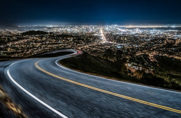 carretera de montaña, san francisco - san francisco county skyline panoramic night fotografías e imágenes de stock