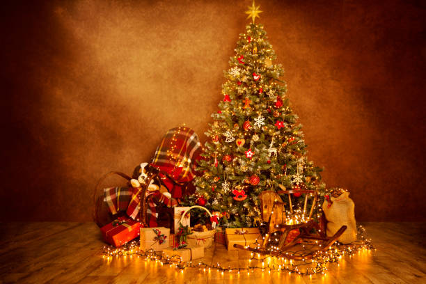 luzes da árvore de natal em natal decorado quarto interior, presentes presentes - led toys - fotografias e filmes do acervo
