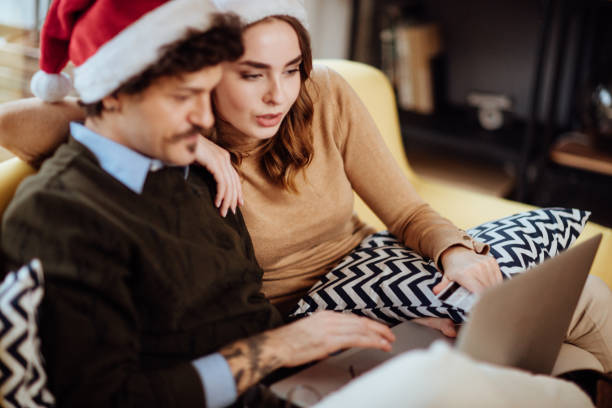istock Christmas Online Shopping 1063219022