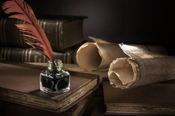 quill pen and old papers - old fashioned desk student book imagens e fotografias de stock