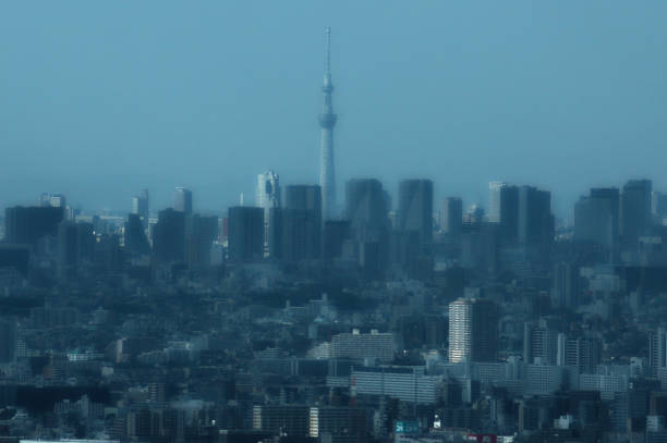 sky tree 3 visibile dalla landmark tower - landmark tower tokyo prefecture japan asia foto e immagini stock