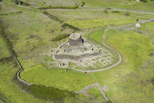 veduta aerea dell'antico nuraghe antine santu. - nuragic foto e immagini stock