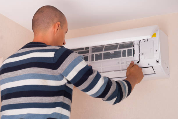 istock cleaning and repairs the air conditioner 1063329788