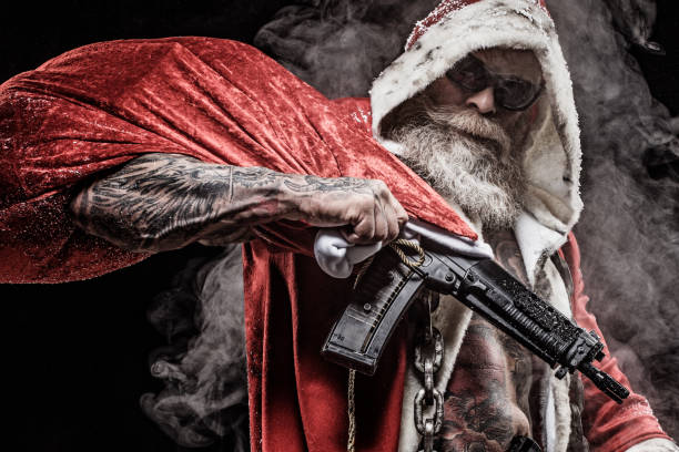 mal papá noel con la pistola - tattoo gun fotografías e imágenes de stock